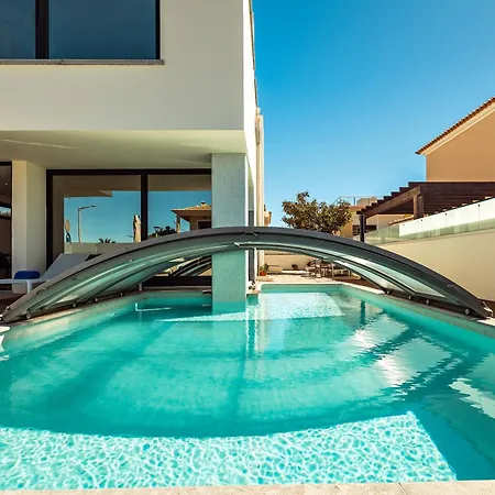 Pedra Azul 3br Pool In Lagos