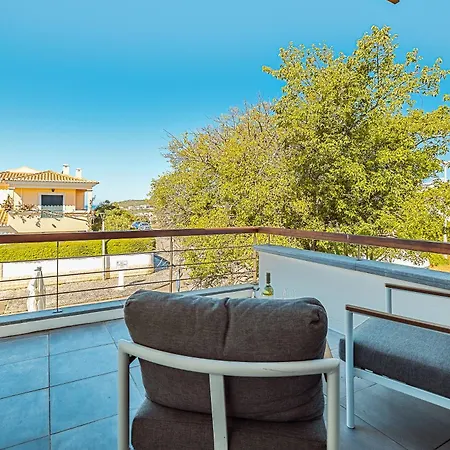 Pedra Azul 3br Pool In Lagos